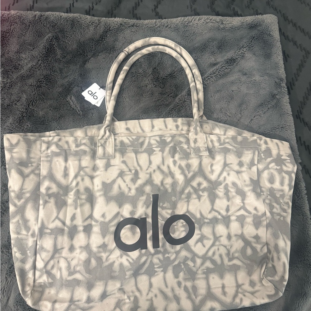 ALO Yoga Cream and Gray Women's Tote Bag